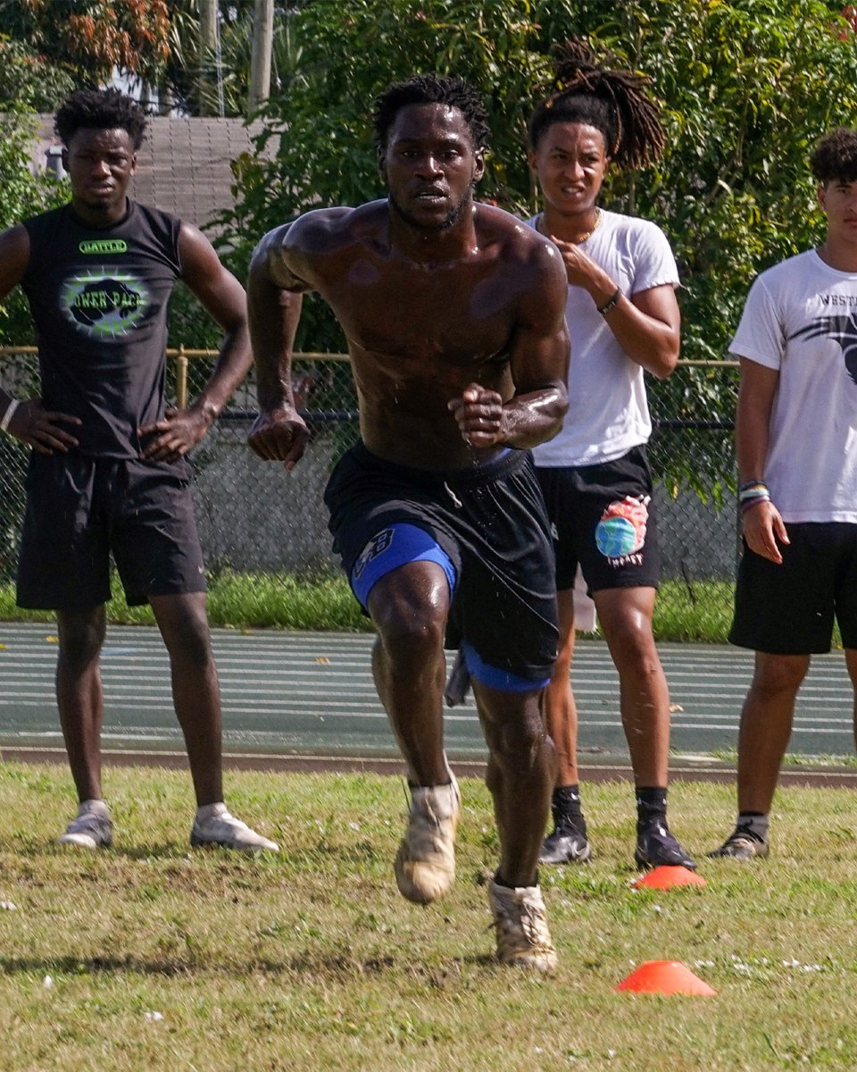 Scenes from today's <a href="/uftlfootball/">uftlfootball</a> practice