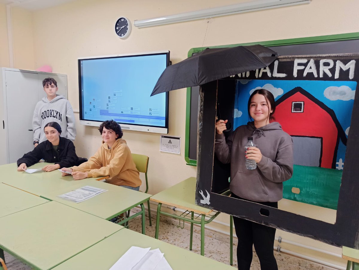Giner_Segovia's tweet photo. Alumnos de 4° bil realizaron un proyecto de lectura basado el el libro "Animal Farm" para inglés creando una maqueta, representando un mini-teatro y haciendo un telediario
#Love #English #learningsituations #Lomloe #motivating #artsandcrafts #GinerSegovia #happystudents https://t.co/czqY8XUkEF