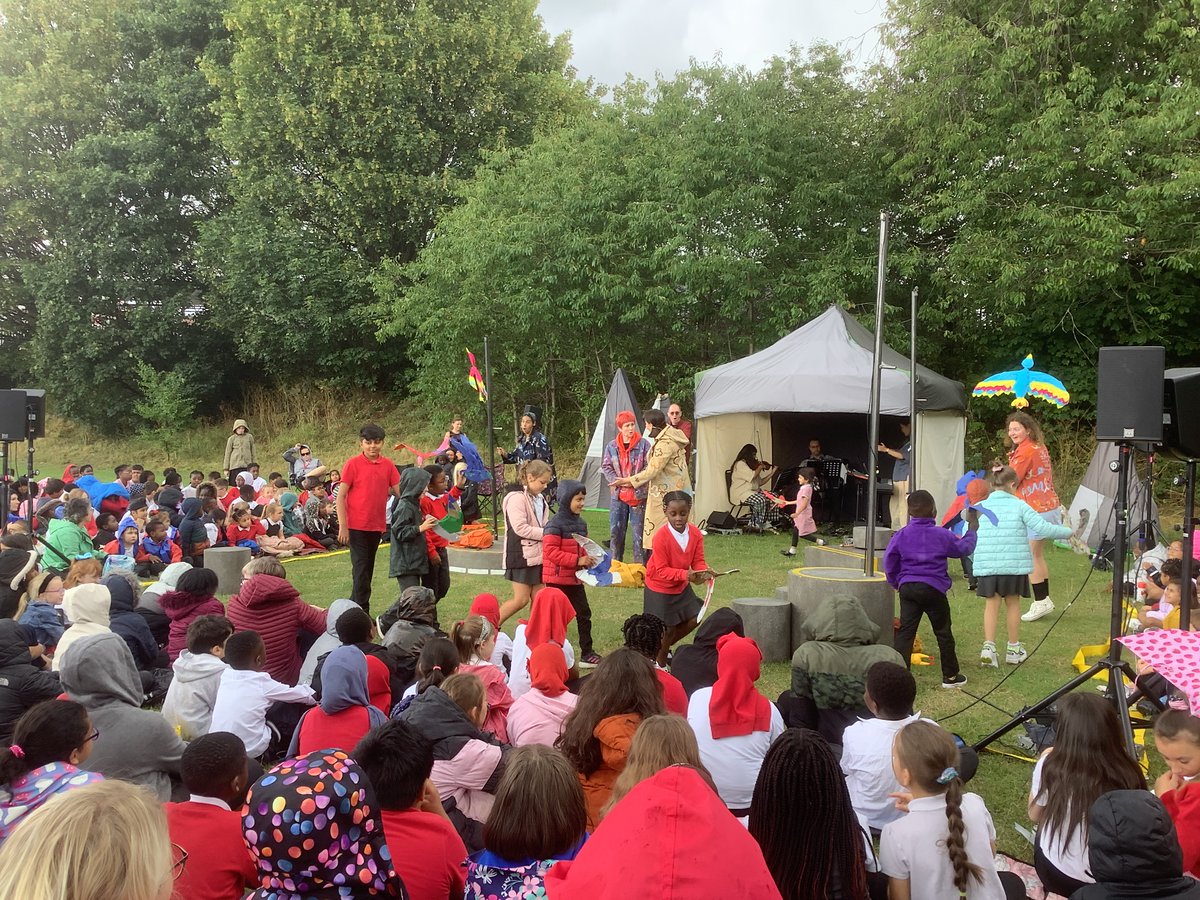 IngramRoad's tweet image. Thank you so much for inviting us to the performance this afternoon. 🕊️
The whole school enjoyed the show so much ... even with a little shower ! ☔️
#believeachievesucceed @ArtFormsLeeds