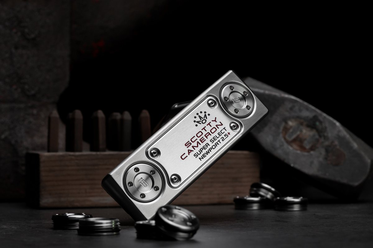 ScottyCameron's tweet photo. With weight strategically distributed in the putter head’s perimeter for higher MOI, the new Super Select Newport 2.5 Plus was created at an innovative new size between the width of a Newport 2 and the wider-flanged Squareback 2. https://t.co/b41M5IG0hW https://t.co/Dkbvid9y8P