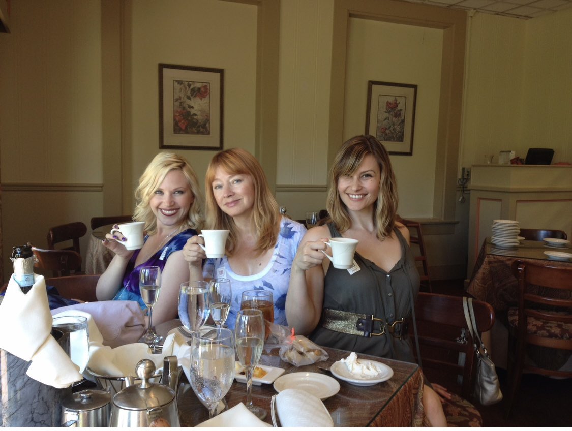 Adrienne Frantz on Twitter: "Heartbroken! Andrea was my tv mom but ...