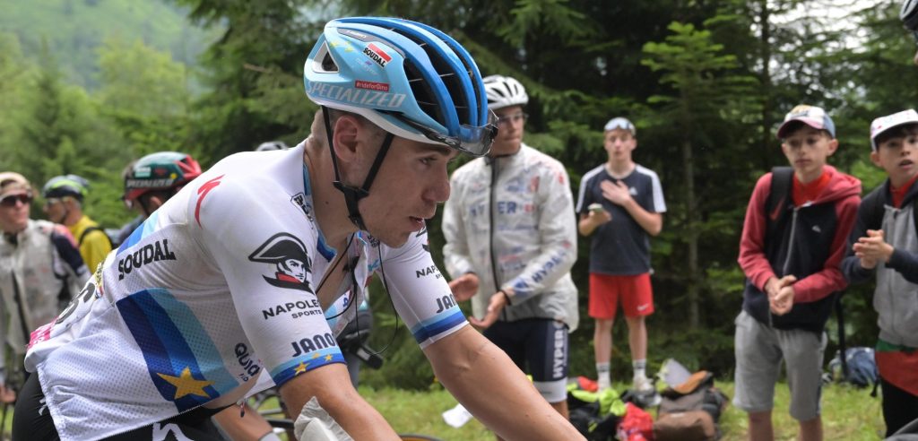 Fabio Jakobsen aangeslagen na tiende rit: “Dit was een heel slechte dag”

wielerflits.nl/nieuws/fabio-j… 

🇫🇷 #TDF2023 #TourdeFrance #koers #wielrennen <a href="/LeTour/">Tour de France™</a>