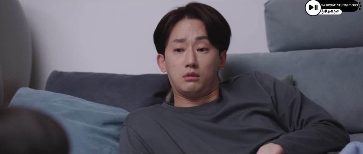 İşte karşınızda kdrama'da gerçek olan ve türkiye'de çok yaygın olan erkek türü... ilgisiz işten gelince yaptığı tek şey televizyon ve yemek olan o kişi işte karşınızda tipik Türk erkeği