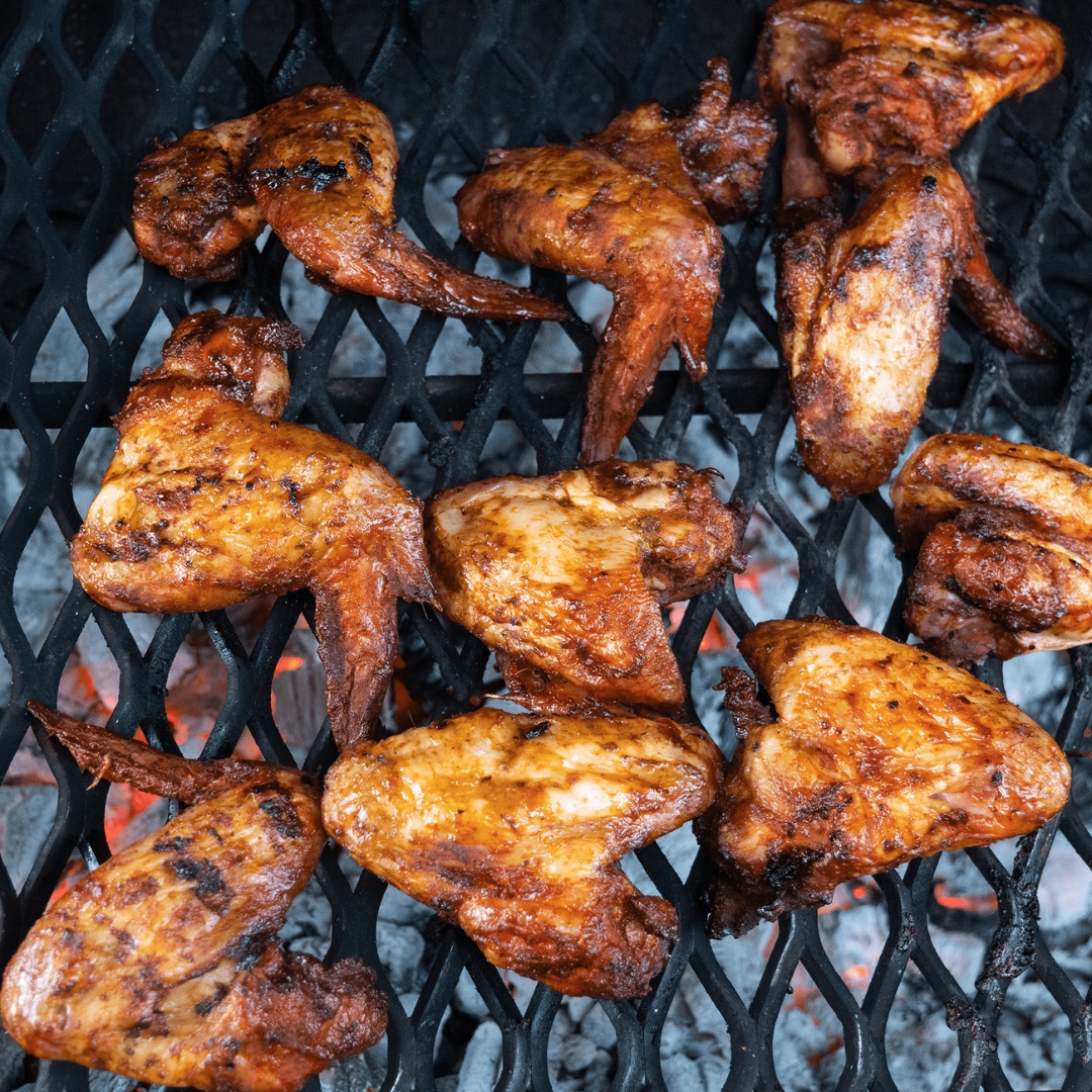 Calling all wing lovers! Our Buffalo Chicken Wings are the real deal – crispy, spicy, and oh-so-satisfying. Come and get your wing fix at Bodean's BBQ today! 🍗