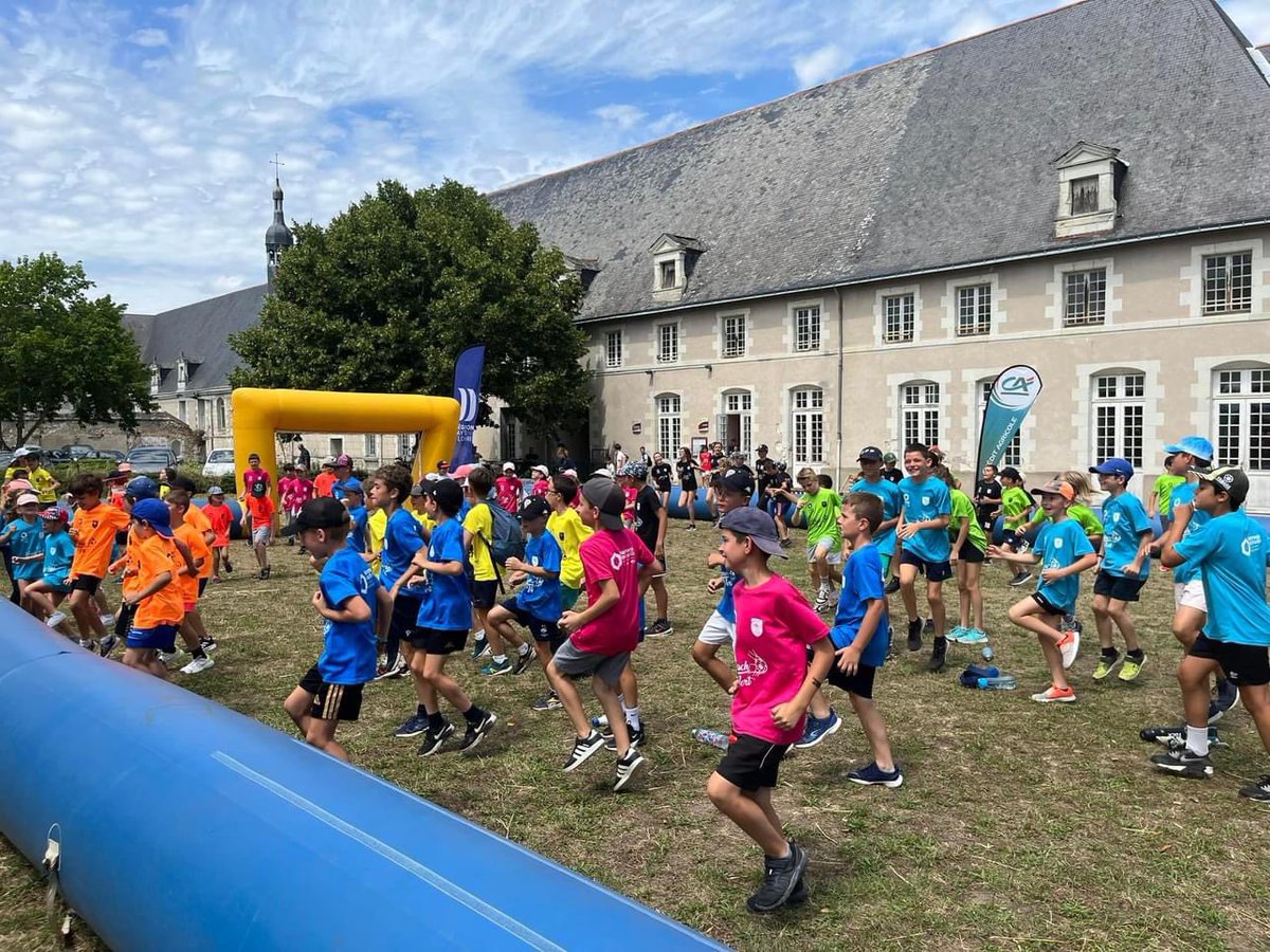 LigueFootLFPL's tweet photo. [#BeachVert - Étape 2]

🔥 150 enfants accueillis ce mardi à @VilledeBeaufort @Maine_et_Loire pour un après-midi de jeu(x) et d’animations avec nos partenaires @hmutuelle @CAAnjouMaine et @pasquier_fr 👏 Direction @VChateaubriant mercredi et la baignade de #villeveque jeudi 🌞⚽️ https://t.co/cAbVhrSrYj