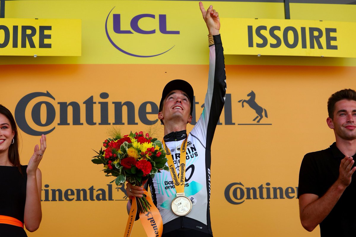 🇫🇷 #TDF2023 

🏅🥹☝️ For you, Gino!

<a href="/PelloBilbao1990/">Pello Bilbao</a> <a href="/LeTour/">Tour de France™</a> 

#RideAsOne #rideforGino 

📸 <a href="/SprintCycling/">SprintCycling</a>