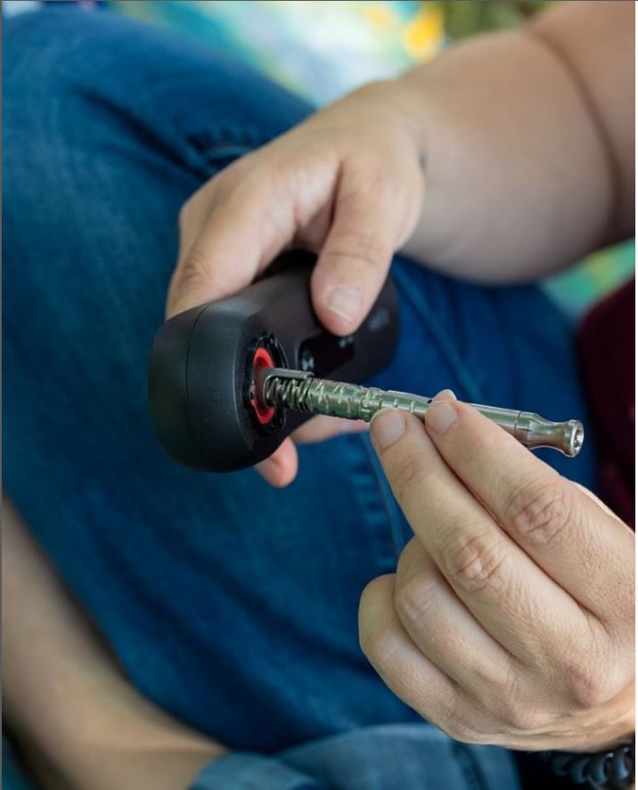 DynaVap's tweet image. A wizard uses a Wand, and a knight is armored.

What would the omni symbolize? 

Let us know with your reply!

#dynavap #dynavapstems #vapcap #thermalextractiondevise #dungeonsanddragons #whatclassareyou #functionalart #ispire #wand