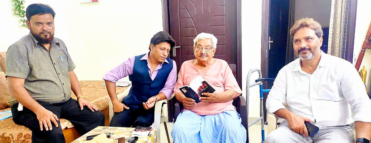 frankhuzur's tweet image. Visited #UdayPratapSingh&apos; aka #Guruji  this evening and presented a copy of my memoir, #Soho, to the celebrated #poet. Soho is an #autobiographical #account of my interactions with the #adult #entertainment #STARS of #CentralLondon district, @Soho. It&apos;s written in a #diary…