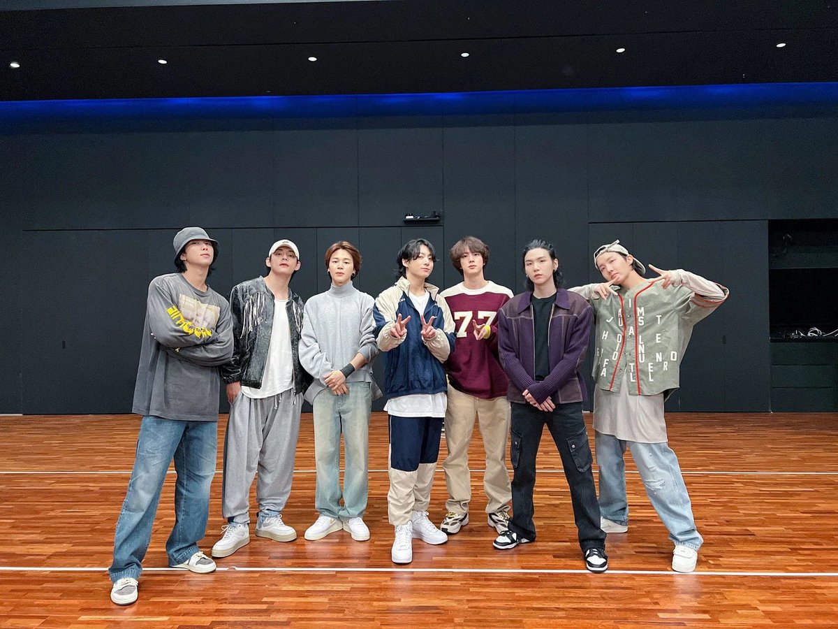 btschartmaster's tweet photo. .@BTS_twt "Run BTS" dance practice has surpassed 100 million views on YouTube!

https://t.co/evSTQNDCFg https://t.co/GqaWtijz6C