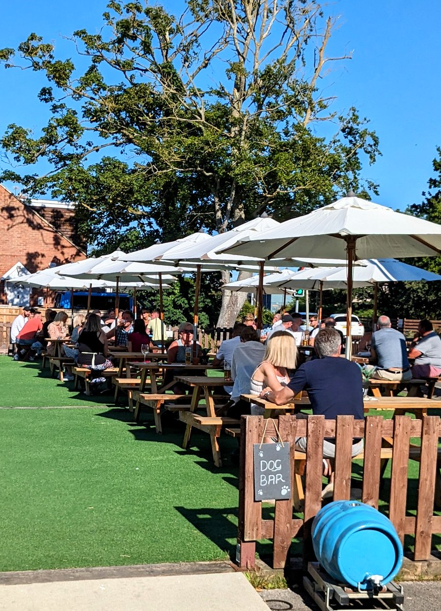Need some space? We've got plenty. 

All our food and drinks are available to order if you choose to sit inside or out.

#youngspubs #youngs #beergarden #burnhamonsea #somerset #dogfriendly #seasidetown