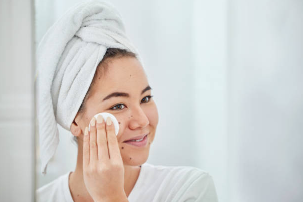 Discover the advantages of exfoliating your skin #skincare #beauty #skincareroutine #quotes #skincaretips #beautyroom #lifestyle #beautyblog 👉 bit.ly/3NQdlu8