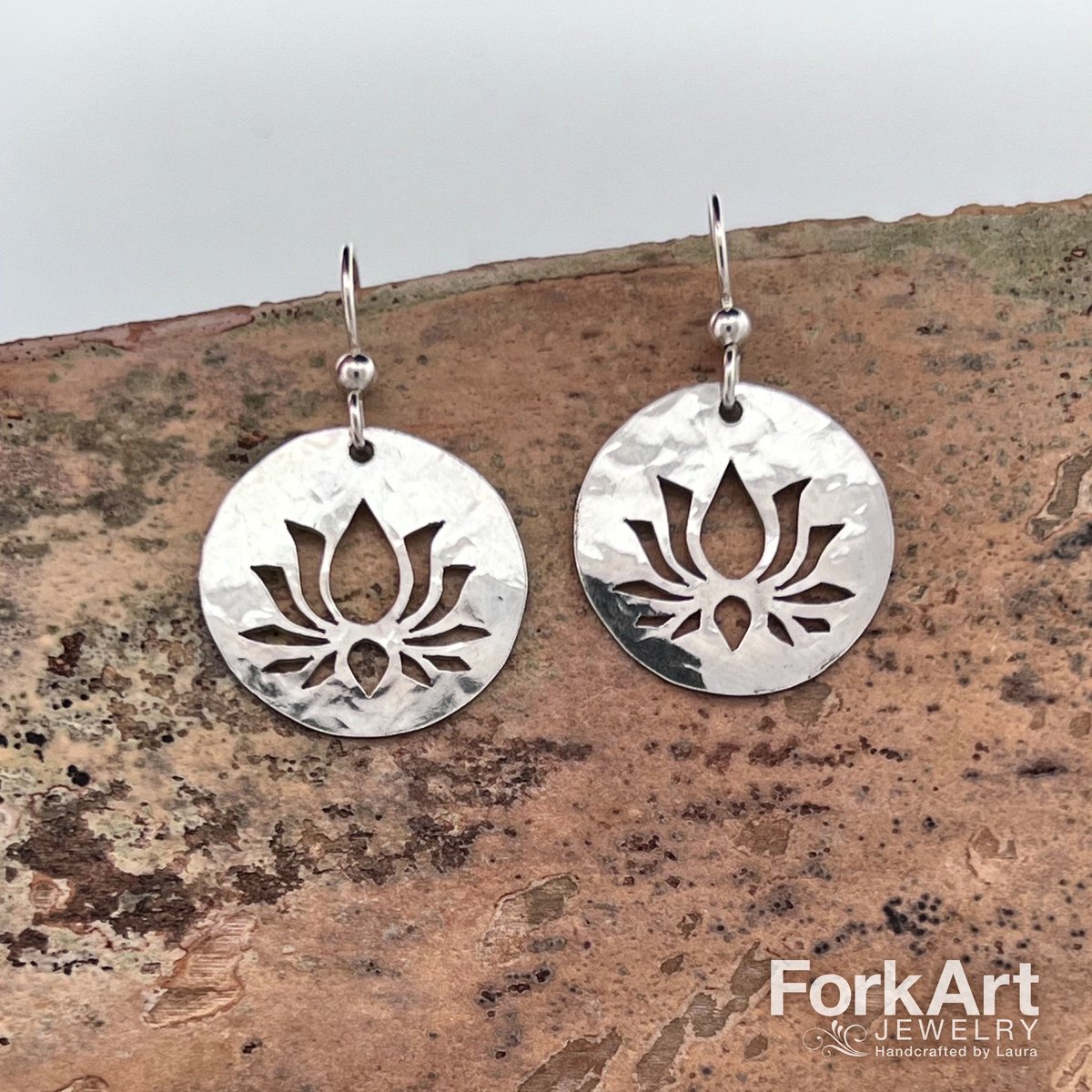 I received an order for one of my new lotus flower pendants. She asked if I could make matching earrings. I did the same design but made them round. What do you think?
.
.
.
#lotus, #lotusflower, #lotuspendant, #lotusearrings, #spoonjewelry, #spoonpendant, #upcycle,