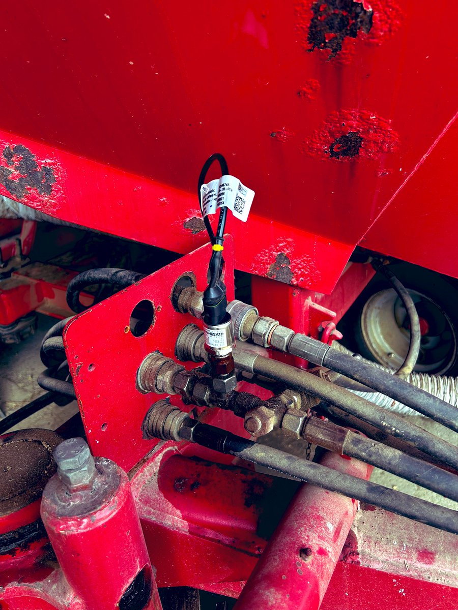 lutignier's tweet image. Merci @Senez8 et kiwiagronomy pour la rapidité de livraison du Kit Isobus complet pour notre CO8. 24h pour recevoir les pièces. 
Ce dernier est tombé en panne électrique (module). 
En 3h tout était remplacé, avec une aide visio pour la programmation. 
Au top! 👌✅