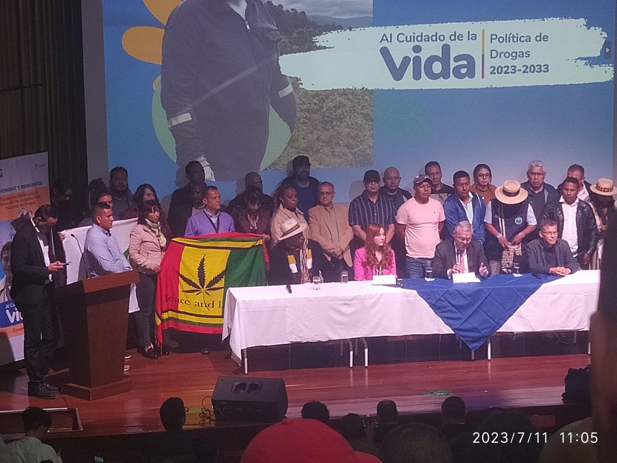 oficialccbaq's tweet photo. Estamos presente en la declaración conjunta del @MinjusticiaCo en el cierre de los diálogos territoriales en la construcción del plan decenal de drogas. https://t.co/rkWwwbAI6y