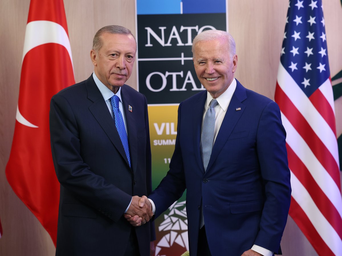 NATO Liderler Zirvesi marjında ABD Başkanı Joe Biden ile bir görüşme gerçekleştirdik. Görüşmemizde ikili ilişkilerimizi ve güvenlik alanındaki iş birliği imkânlarımızı ele aldık. Temaslarımızın ülkemiz için hayırlara vesile olmasını diliyorum. 🇹🇷🇺🇸