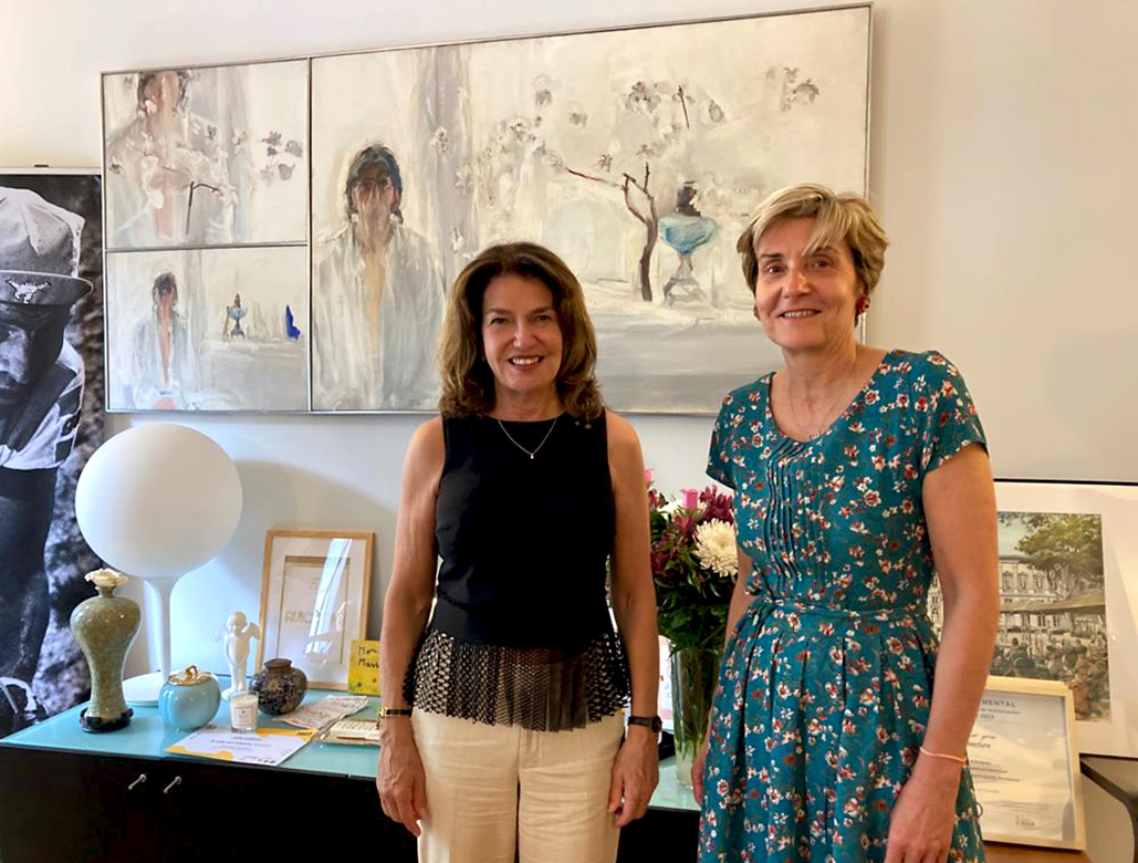 mboisvert_dg's tweet image. Merci à @CecileHelle, maire de @VilleAvignon, pdt. de la commission culture de @l_amf et VP du CA du @FestivalAvignon, pour son accueil et la qualité de nos échanges sur nos liens en matière de culture et la présence québécoise au @FestivalAvignon.