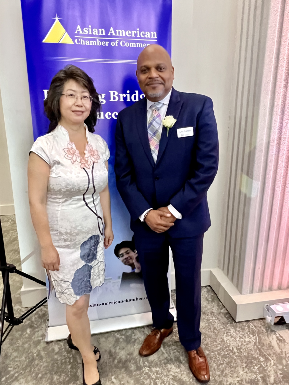 SBA_DCMetro's tweet photo. @SBA_DCMetro District Director Larry G Webb meeting with Cindy Shao (President of @AsianAmCham) in celebration of local small businesses in the Asian communities #SmallBusiness #AsianEntrepreneurs https://t.co/pG4qyc0hWB
