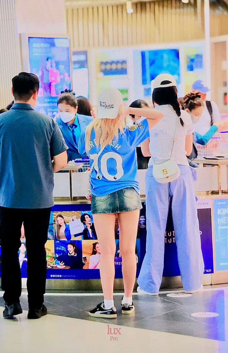 아이브 레이 공항에 그릴리쉬 유니폼 입고온거 무슨일이니