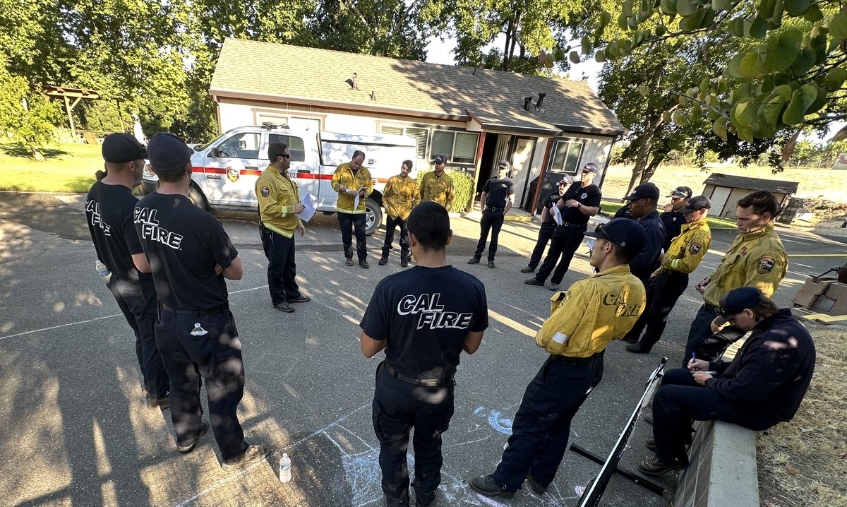 CALFIRELNU's tweet photo. Morning briefing for the day shift coming onto the #MiddleFire. Crews will be reinforcing containment lines and preforming extensive mop-up operations throughout the day. This is a volatile area in challenging terrain. Stopping the forward progress by sunrise was crucial. https://t.co/5KKP3yFpz4