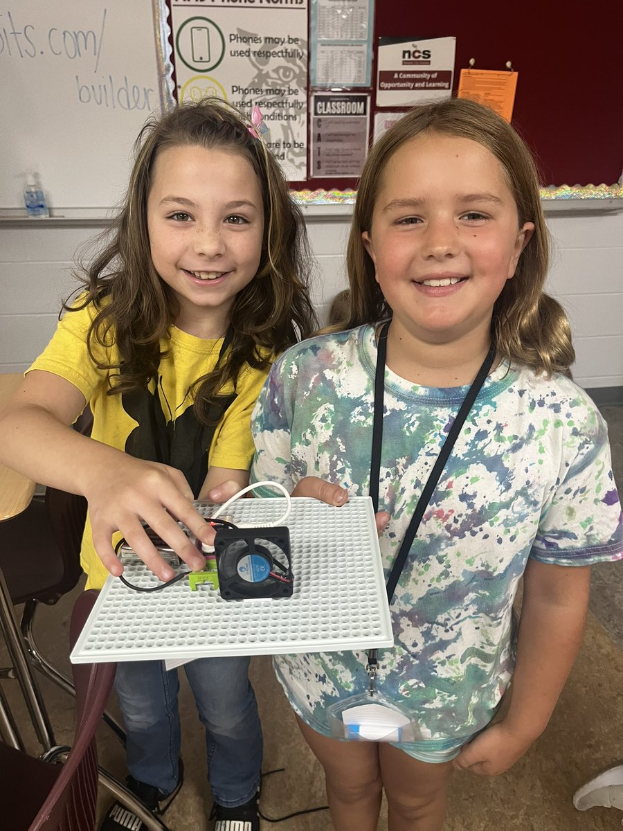 MrsRaughsClass's tweet photo. Students were grouped in to their first choice group and explored Little Bits some more today at Newark Codes. They created fans, score boards and more #TheMagicofLearning https://t.co/ANXZJJxi8n