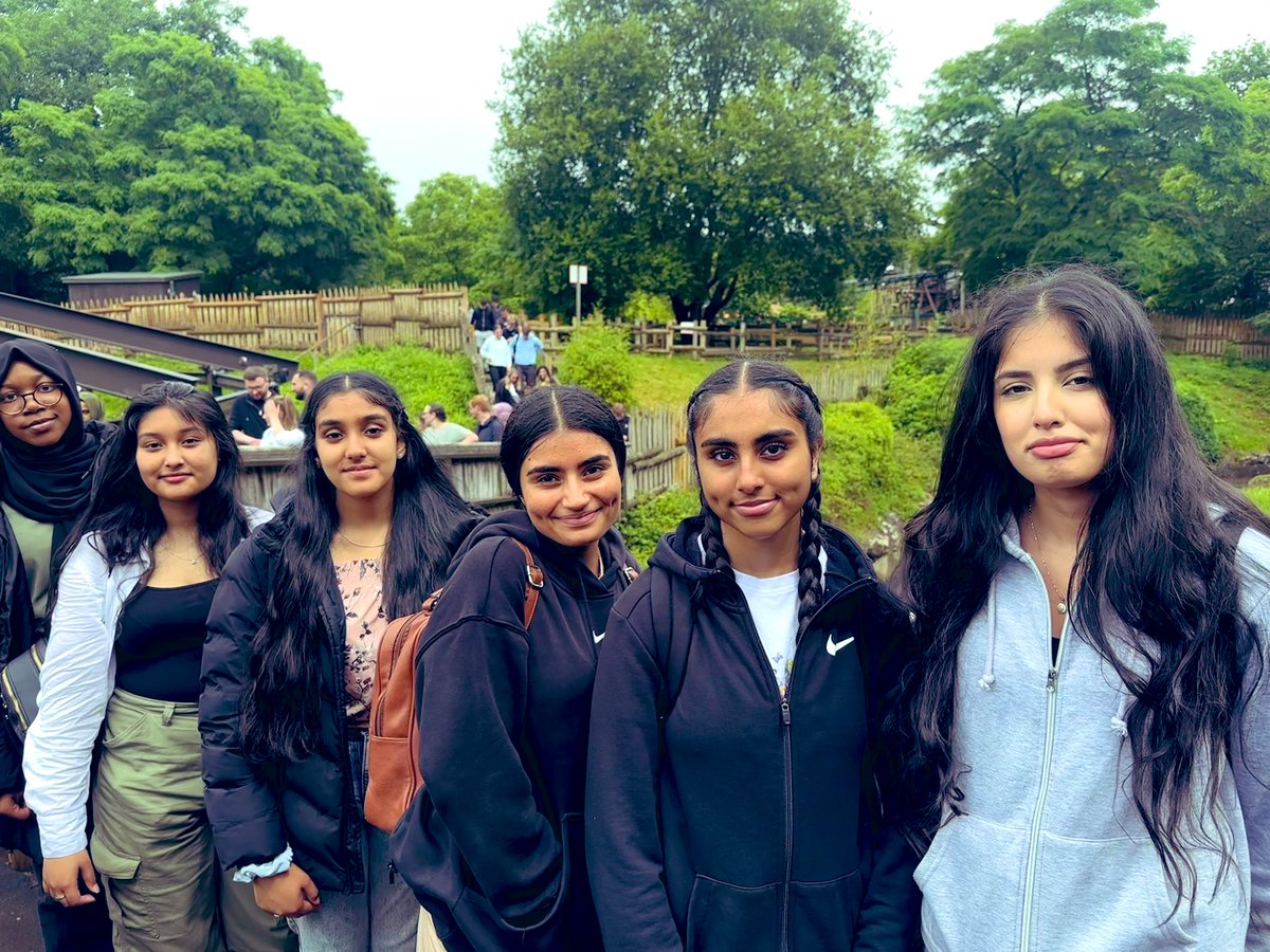 ScienceHolyhead's tweet image. Alton Towers visit with our year 10 and 11 students. Students experienced the twist and turns of the smiler, massive acceleration on Rita and g by free fall on Oblivion! An amazing visit and experience for everyone! @holyhead_school @HolyheadEvents #CRST #KASE #enrichmentweek