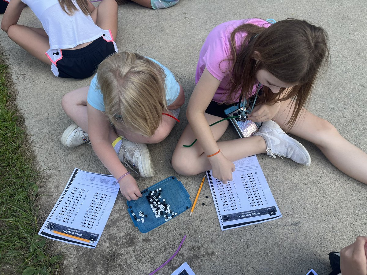 MrsRaughsClass's tweet photo. It was such a beautiful day we had to get outside for some unplugged binary coding ☀️ These students made their initials in to bracelets #TheMagicofLearning https://t.co/KQH0whdlWJ
