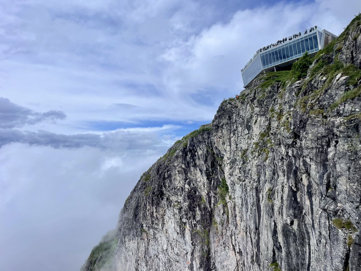 _IanAdams's tweet image. Day 3 - Today I was on top off the world and having lunch in the most amazing restaurant with extraordinary views of the glacier and fjords. 

Not a million miles from heaven, but back to the ship now for diner and dance! #NorwegianFjords #TreeClub #Ionos