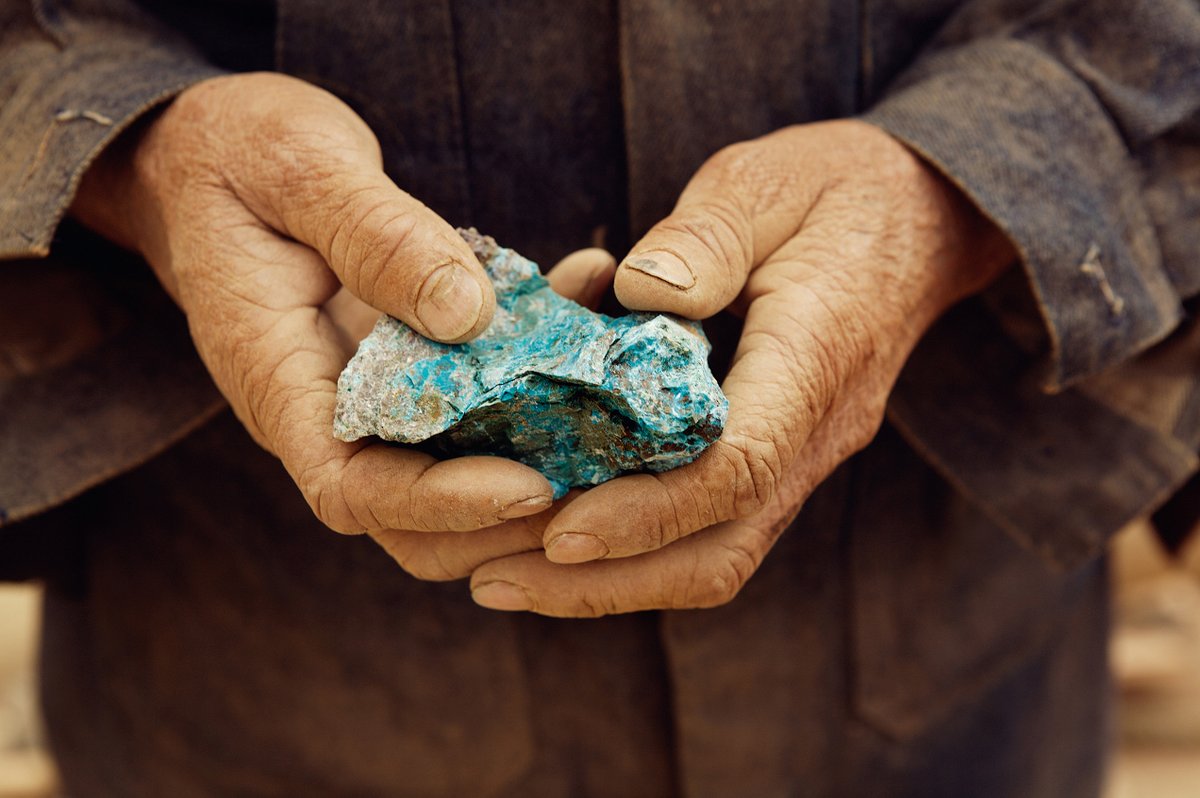 thisisChile's tweet photo. On the 52nd anniversary of copper nationalization, we emphasize its importance for global energy transition. Chilean Copper Day celebrates the driving force behind national mining and the path to a #SustainableChile.
#DíaDelCobreChileno #ChileCreatingFuture https://t.co/TjlSP98zic