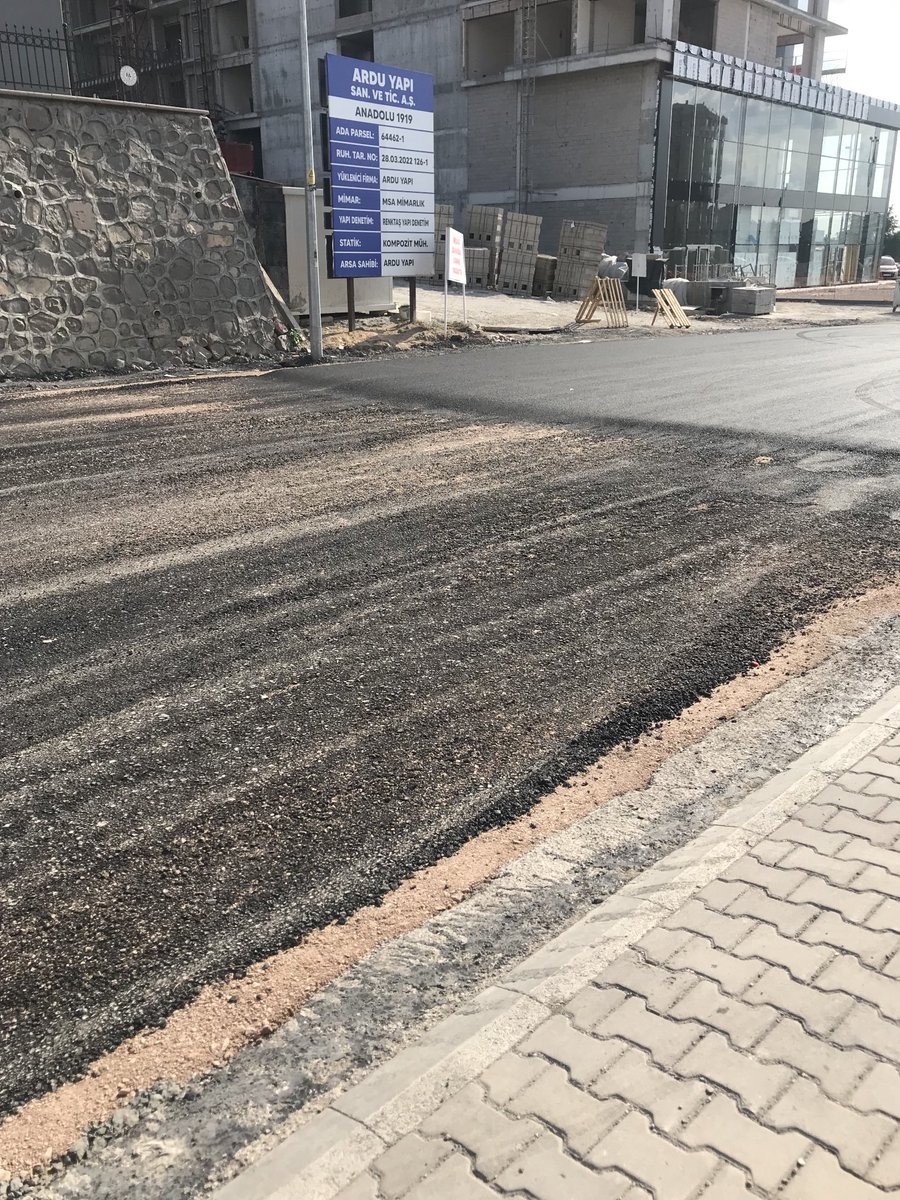 Burası,Yenimahalle,yeni yapılan bir cadde 324.cadde,hani yağmur kanalı.?çok yağmur yağınca sel olup,Anadolu bulvarını kapatacak.yetkilisine duyurulur..!!!