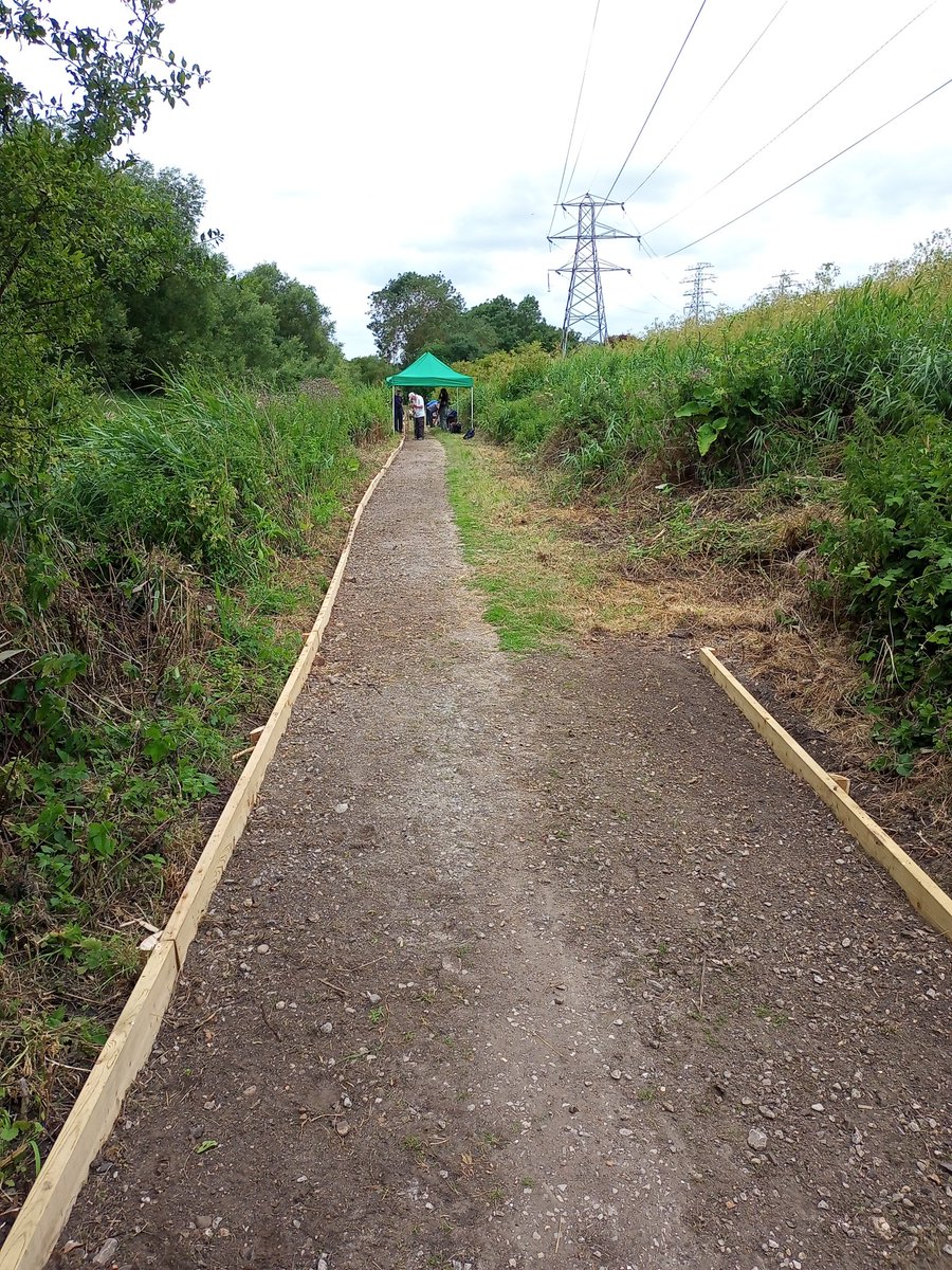 GreenwaysProj's tweet image. More progress on the river path improvements at Sproughton Nature Reserve today. Hard work by the volunteers in humid conditions! @IpswichGov @BaberghSuffolk @WildIpswich #volunteers #pathwork #rivergipping @SproughtonPc