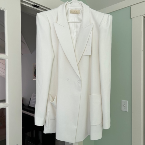 klm0705's tweet photo. So good I had to share! Check out all the items I'm loving on @Poshmarkapp #poshmark #fashion #style #shopmycloset #thelimited #meettheposher #aggi: https://t.co/7hJONiNBgR https://t.co/Wl0eeqTeWJ