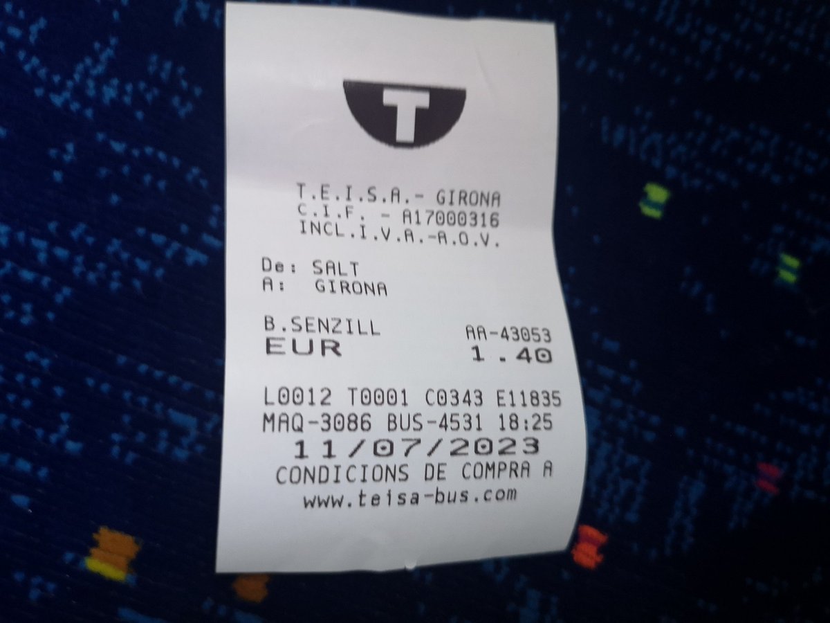 neusrosam's tweet photo. Que el sr. conductor no et deixi pujar al bus, perquè no es l'hora de sortida, amb la calor que carda, es inhumà. @Teisa1920 una mica de empatia que a 1,40 el viatge ja hauria de venir inclosa en el bitllet. #etfelicitofill https://t.co/uFxVHUbGEh