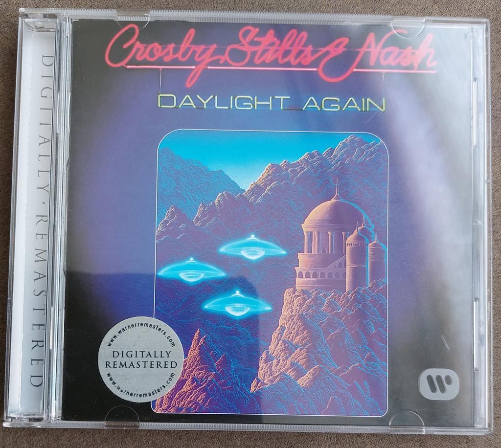 rsroestar's tweet photo. Fijn album #DaylightAgain van #CrosbyStillsAndNash in @nachtplaten 😎🎸#SouthernCross https://t.co/cvNdJ16LOj