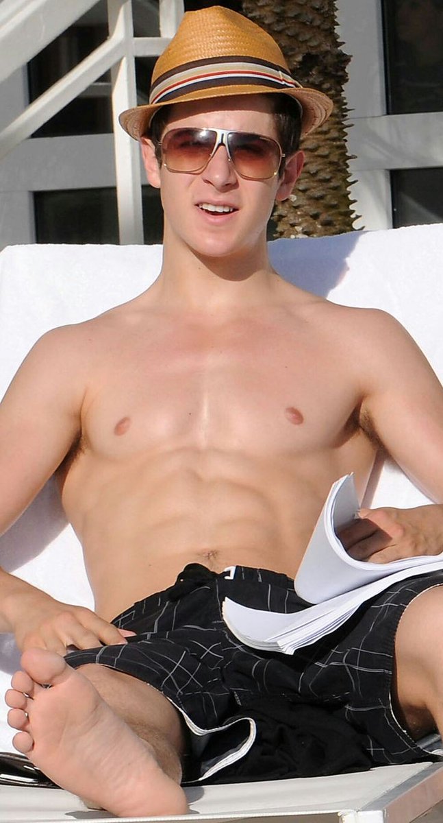 MazekeenSmith4's tweet photo. Happy Birthday to David Henrie! Stay safe! Loved him as Justin Russo in Wizards of Waverly Place! One of my favorite childhood actors! Love him sm!🥰🥵😎🤩 #DavidHenrie #WizardsOfWaverlyPlace #JustinRusso #Love https://t.co/uPH371J7b7