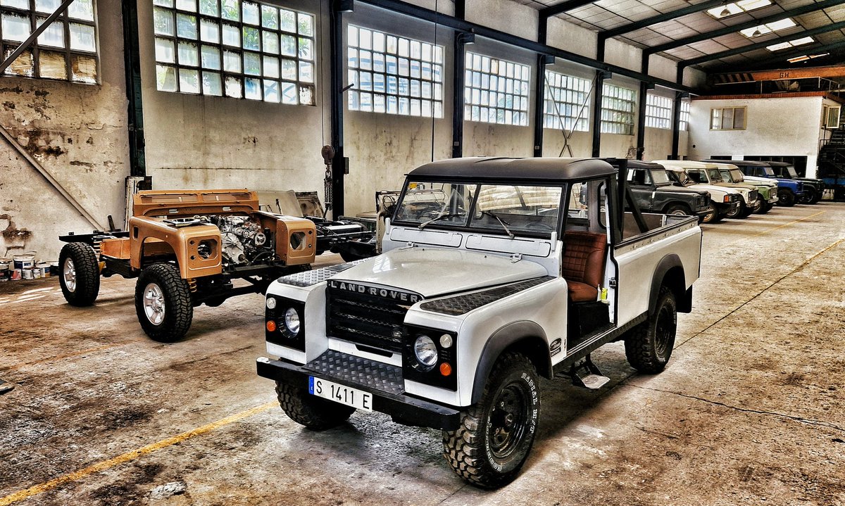 ¡Reviviendo la leyenda del Land Rover! 🛠️💪 Únete a nuestro viaje de restauración y sé testigo de la transformación de estos icónicos todoterrenos. ¡Comenta tus pensamientos y comparte tu pasión por la historia de estas autenticas leyendas! 📸💬💥

#RestauraciónLandRover