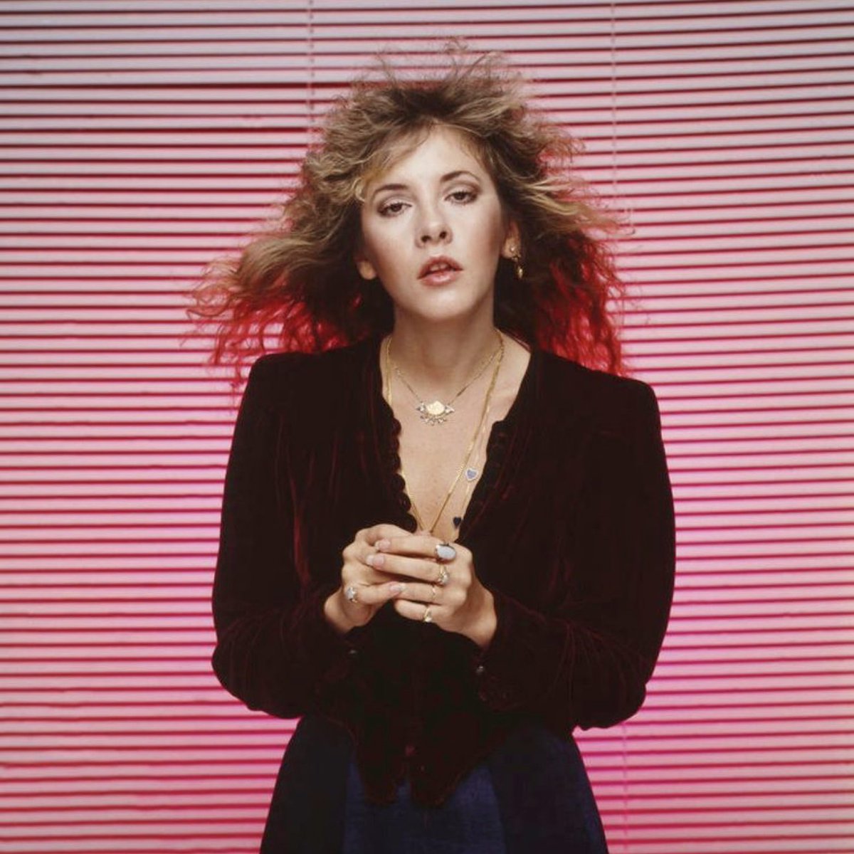 RT @StevieInPhotos: Stevie Nicks, Photographed by Sam Emerson, 1979 https://t.co/yD9hpEaida