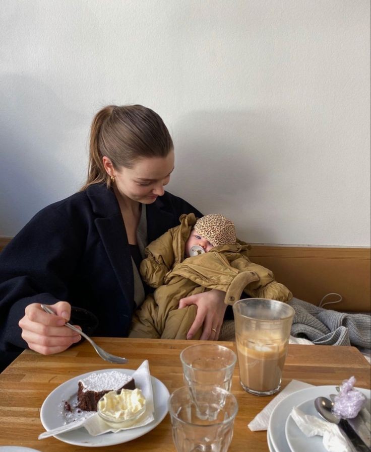 blackbeakthe's tweet photo. A melhor parte de se tornar mãe, é ver sua esposa se tornar mãe; https://t.co/fd4SNo9ZPT