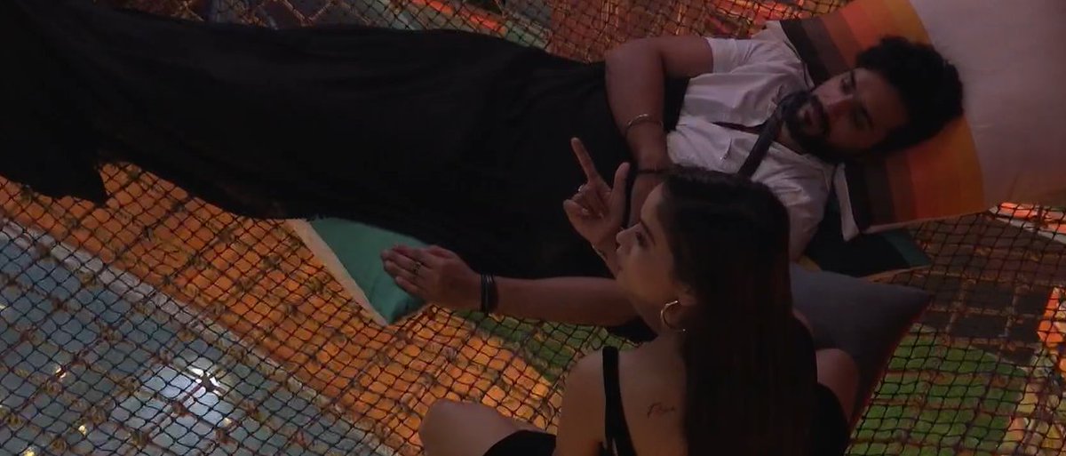 GYANSAG32486683's tweet photo. Jo bhi ho Jad Jiya k liye bohot ladha hai.. 

Jab bhi kisi ka low point hota hai Abhishek, Manisha k pas hi aake baithta hai.. 

#BBOTTSeason2 #BigBossOTT2 #JiyaShankar #FukraInsaan #JadHadid #ManishaRani https://t.co/J0CfSJmJfM