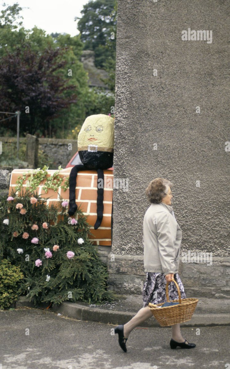 WeekdayGenius's tweet image. He low key fell off