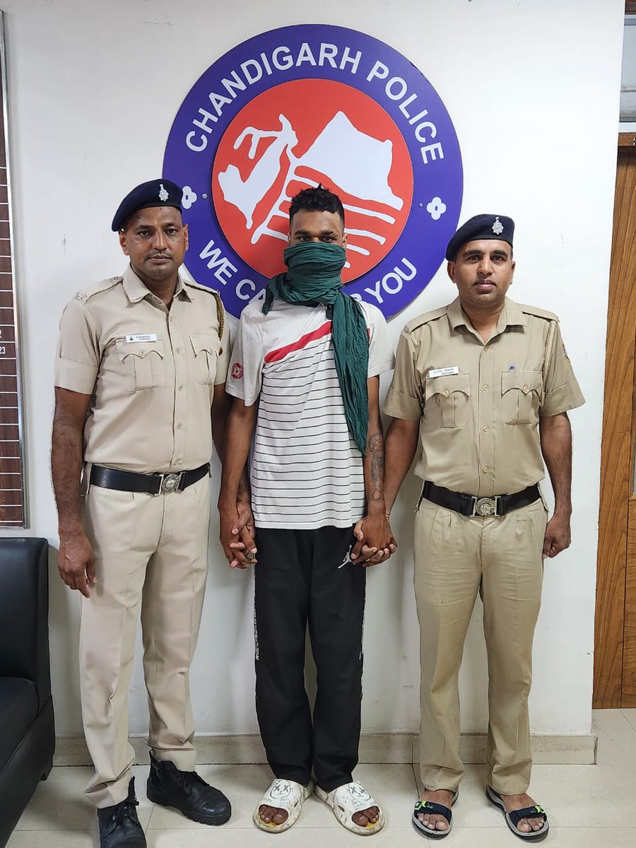 ssputchandigarh's tweet photo. Snatcher Gang Busted by #ChandigarhPolice !

03 cases of snatching traced in Chandigarh!

14 expensive mobile phones and 02 bikes were recovered from them

#ActionAgainstCriminals
#WeCareForYou https://t.co/SkX3yKCEwk