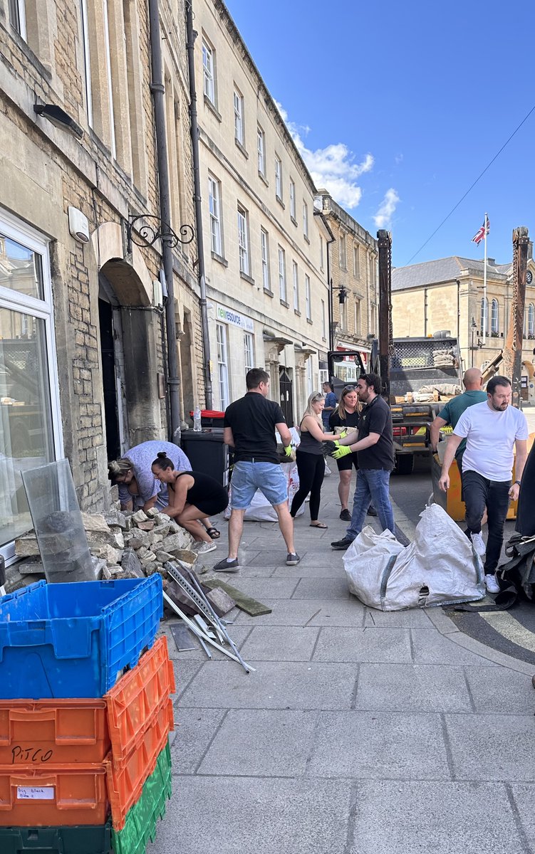 HKengineering7's tweet photo. Everyone at the HK Engineering offices got stuck in to help clear the final bits of the demolished old shed. We are creating a new space out the back for everyone here to enjoy. #hkengineeringltd #teamwork https://t.co/xam2qx6NYt