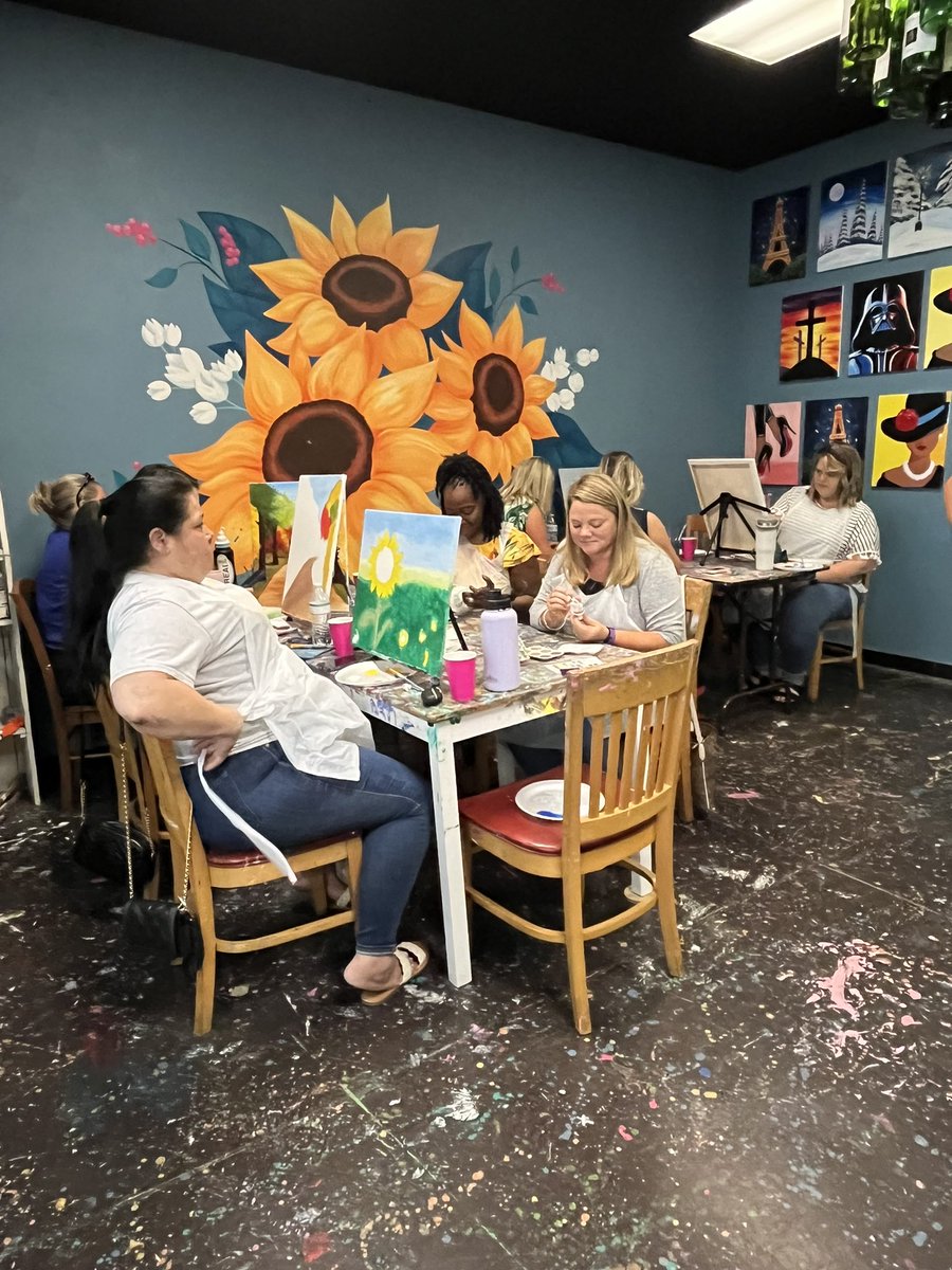 RCPS_EarlyLearn's tweet photo. PAT Team Building fun #teambuilding
#teambuildingactivity 
#team #teamwork #pat 
#dph #thesketchingpad https://t.co/r0ElZO0x7f