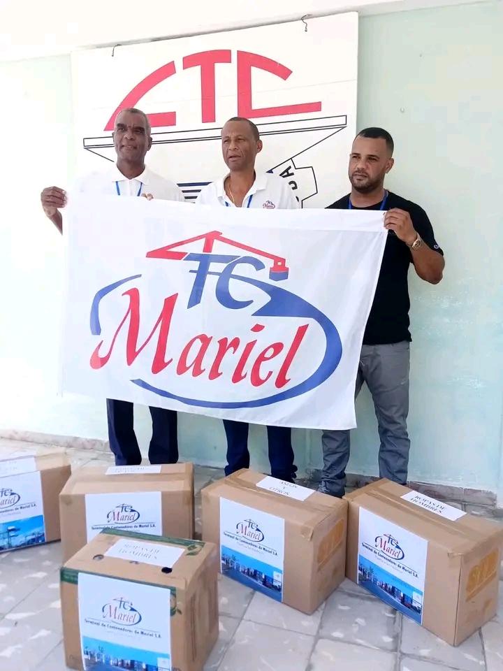 YhindraB's tweet photo. Acto de buena voluntad y altruismo los trabajadores de EMPAI #Mariel (GEIDOS)
ZDM Mariel, Logística,Hotelera, La ZAL Empresa SLM realizaron donaciones al Comité Municipal de la C.T.C para los damnificados por las fuertes 💦 en el oriente del país en el pasado mes de junio. https://t.co/jlsKTJbxbv