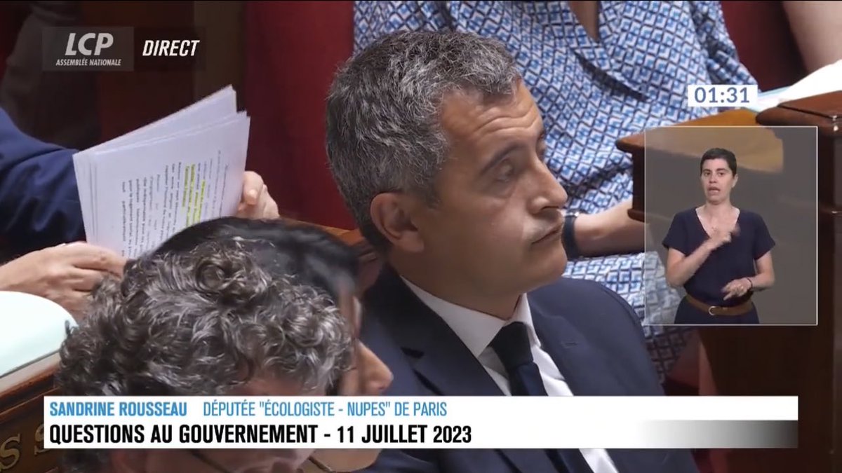 kamilabderrahmn's tweet photo. Image ahurissante du ministre de l’intérieur qui fait lever l’assemblée nationale pour rendre hommage aux policiers morts en service mais qui souffle et reste assis lorsque c’est le moment de rendre hommage aux citoyens morts de violences policières. https://t.co/KlFYMDm5be
