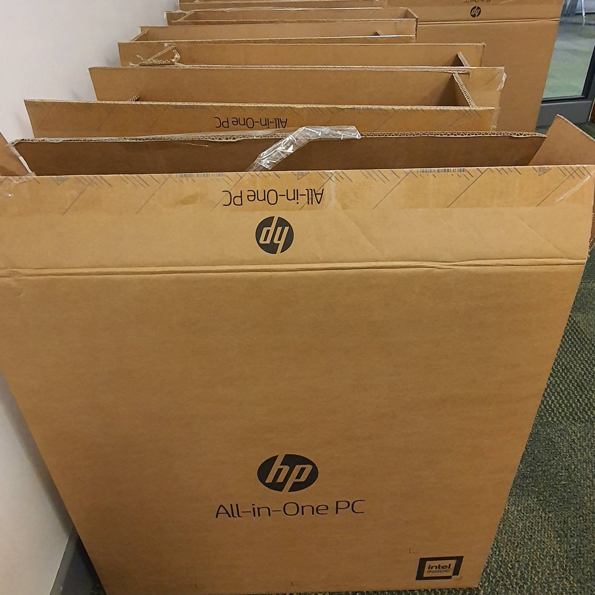 LibraryDMU's tweet photo. New PCs are rolling out to #KimberlinLibrary study spaces as part of our #KLsummerRefresh activities, these will be configured and available very soon. Lots more improvements to come! #yourfeedback #welisten #librarydmu #dmulibrary https://t.co/tKAO7Xyjui