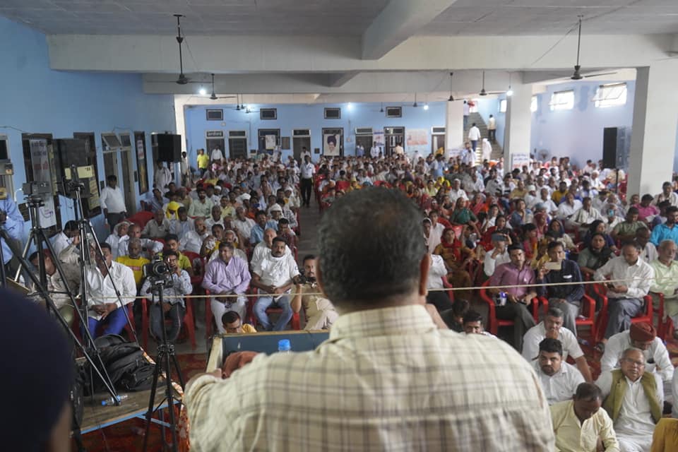 राष्ट्रीय पिछडा वर्ग (OBC) मोर्चा
शुद्राज क्रांति, का सम्मेलन मा वामन मेश्राम साहब, राष्ट्रीय अध्यक्ष बामसेफ, नई दिल्ली की अध्यक्षता मे महेन्द्रगढ़, हरियाणा मे सफलतापूर्वक संपन्न हुआ !
#WamanMeshram #OBC #Haryana