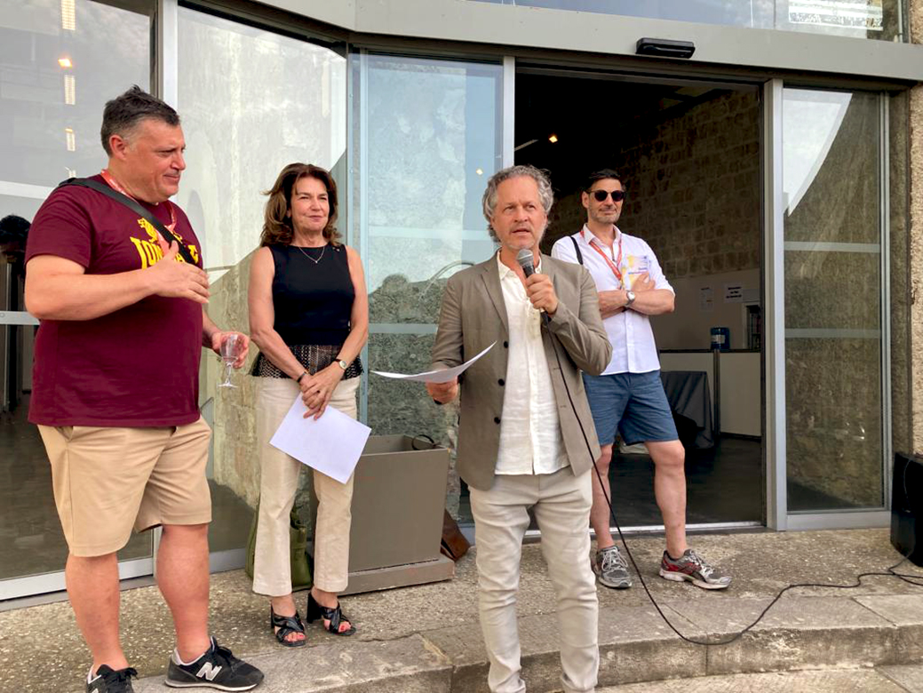 mboisvert_dg's tweet image. Merci à @cinars d’avoir réuni les artistes et les professionnels de la scène du #Québec présents à #Avignon.
Les @FestivalAvignon et @festOffAvignon sont des rendez-vous majeurs qui valorisent les talents et favorisent les rencontres et la créativité.
#FDA23