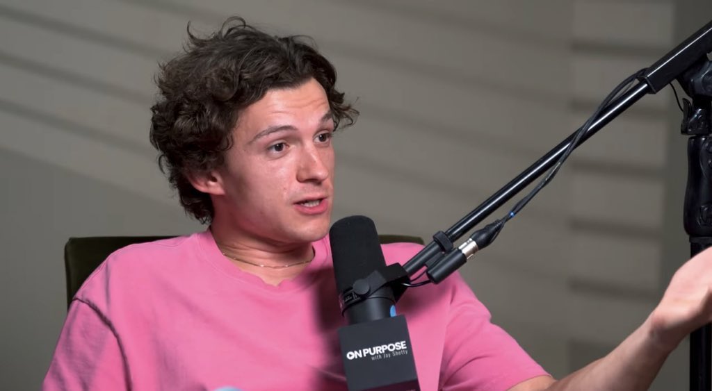 PopCrave's tweet photo. Tom Holland admits he didn't know he had to pay his water bill:

"I needed to do a lot of growing up at home. Paying my water bill, paying my council tax, and sorting out my bins and all that sort of stuff that they don't teach you at school. I think there should be a lesson at school that's called 'Life,' which is like laundry, basic cooking. Like, I didn't realize you had to pay for your water.”