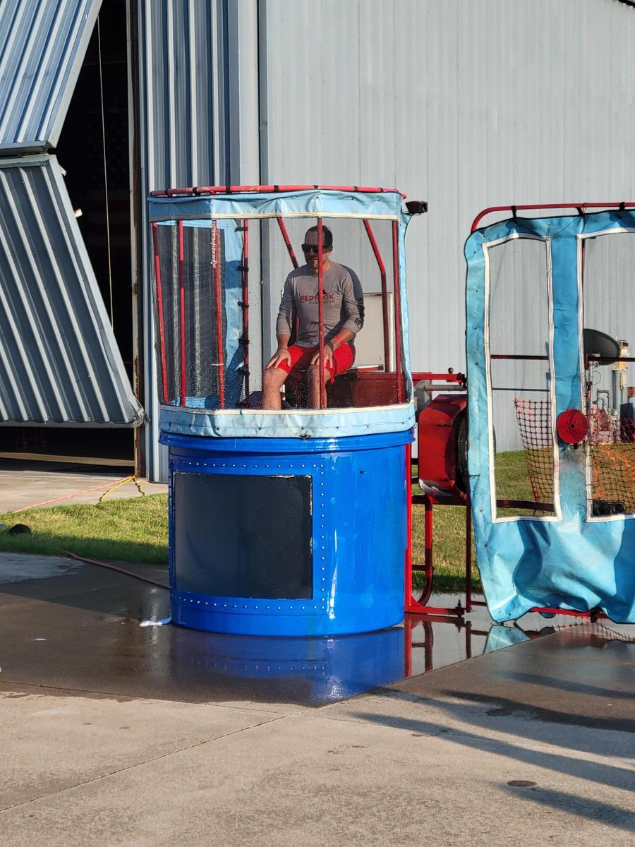kmccontrols's tweet image. We had our Annual KMC Controls Company Picnic this past Friday! We hope everyone who came out enjoyed the food, dunk tank, bounce houses and the drone light show! We appreciate our employees so much and are so glad we get to come together each summer! #KMCFamily #KMCControls