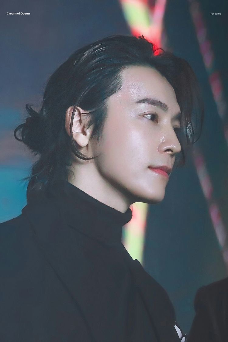 hyukcore's tweet photo. ok but a*mys calling dh unattractive when these are the photos of HIM that they used to edit their fave’s face onto bfr. https://t.co/EBtZmQTe6c
